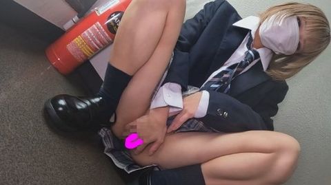 【学園露出命令02】ノーパン登校に怯える意外とシャイな劣等生風ギャル系
