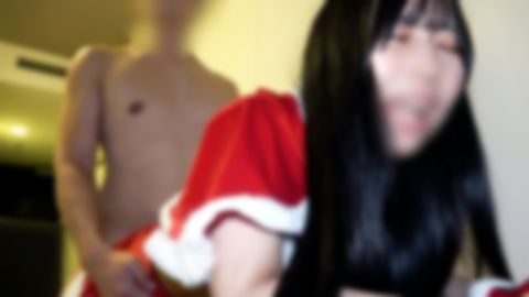 【無】超キレイ可愛い坂道系の彼女とサンタのコスプレでハメ撮り♡最後はベッドで大量中出し！本年はお世話になりました。来年もよろしくお願いします。