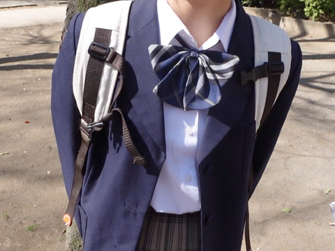 【完全未経験】バレー強豪出身18歳 初挿入で野獣喘ぎ＆エビ反り痙.攣絶頂 初めての快感に体がいうことをきかない..　膜を破るまでの一部始終を記録した完全撮り下ろし映像　未編集120分zipファイル配布