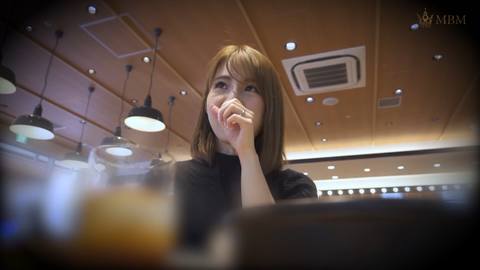 「絶対に内緒にして下さいね？」魔が差した人妻が流されて中出しセックス…♥［７］