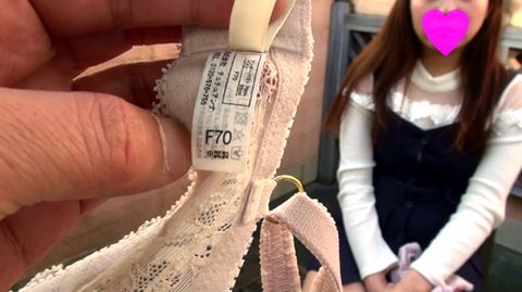 【個撮】みやびちゃんの使用感たっぷりの私物下着と黄ばんだ生脱ぎパンティー