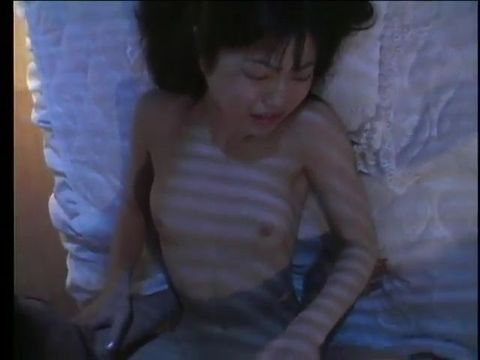 暗い部屋で奥様が