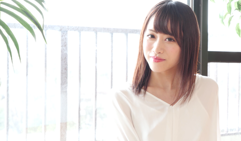 【舌ベロ】超エロい舌を持つ極上美女 桐山結羽ちゃんのチュッパチャップス舐め！