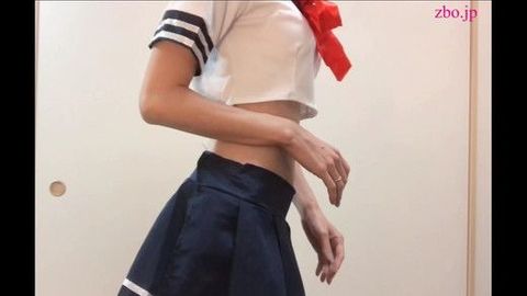 美人お*様にエロいセーラー服のコスプレを着せて服の隙間を覗かせてもらう（パンチラ・胸チラ）