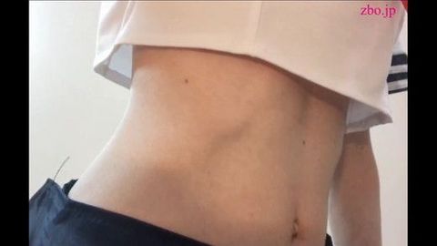 美人お*様にエロいセーラー服のコスプレを着せて服の隙間を覗かせてもらう（パンチラ・胸チラ）