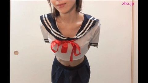 美人お*様にエロいセーラー服のコスプレを着せて服の隙間を覗かせてもらう（パンチラ・胸チラ）