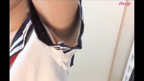 美人お*様にエロいセーラー服のコスプレを着せて服の隙間を覗かせてもらう（パンチラ・胸チラ）