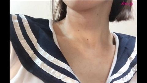 美人お*様にエロいセーラー服のコスプレを着せて服の隙間を覗かせてもらう（パンチラ・胸チラ）