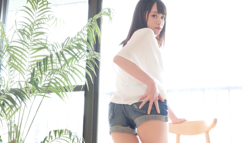 【舌ベロ】超エロい舌を持つ極上美女 桐山結羽ちゃんのチュッパチャップス舐め！