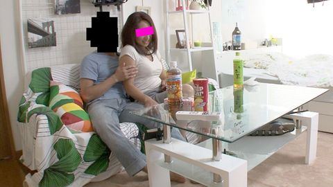 個撮】SNSで知り合った小麦肌の美熟女を自宅へ連れ込み生ハメＳＥＸ！自らオマンコをおっ広げて久々のチンポを存分に味わい最後は中出し同時イキ「旦那に愛情はあるけど性の対象ではないの…」~四十路 日焼け