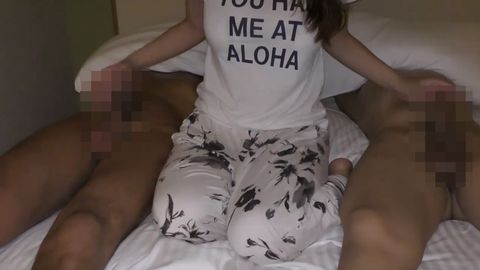 【個人撮影】家で掃除をしてる最中に呼び出されて、2本の他人棒を吟味して好きな方を挿入される奥様