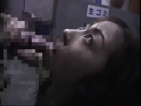 都会のド真ん中で大露出プレイ！見られることが快感になった困った女たち…　Part 4