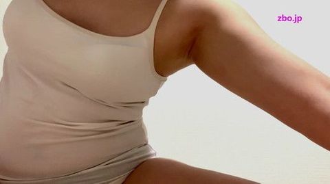【おっぱいフェチ】**女性が裸でストレッチ