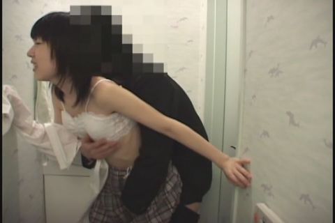 制服カップル　トイレでの秘密行為①　　３組入り
