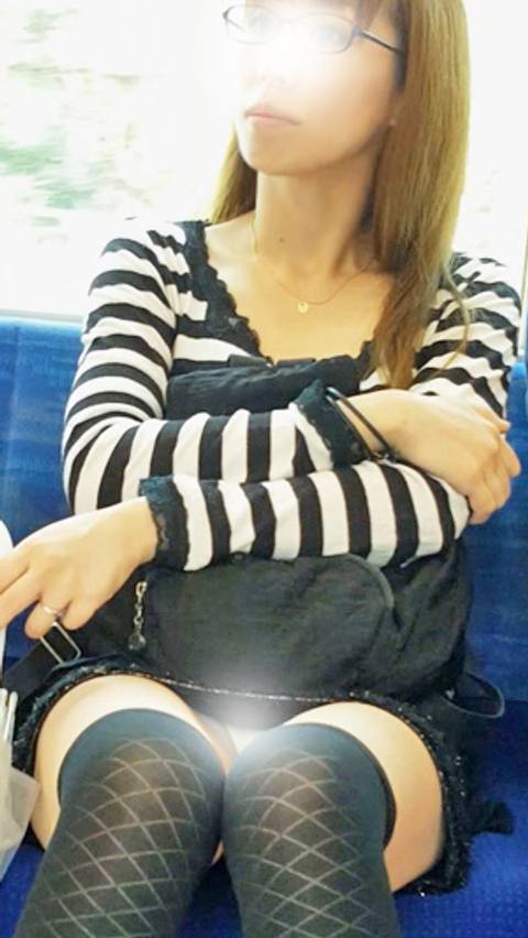 見えてないとでも？終始モロパンチラ！スタイル抜群お*さん