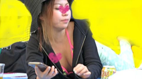 おっぱい狙いました。　夏の置き土産2　エッロいビキニギャル　乳輪　ハミ乳首！　レビュー特典あり！