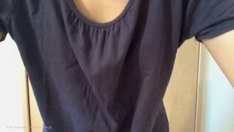 【自撮り素人】 胸チラ　：**OLさんの胸・腋フェチ②