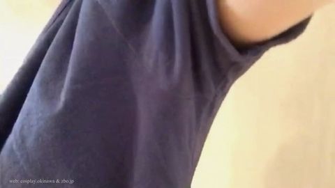 【自撮り素人】 胸チラ　：**OLさんの胸・腋フェチ②