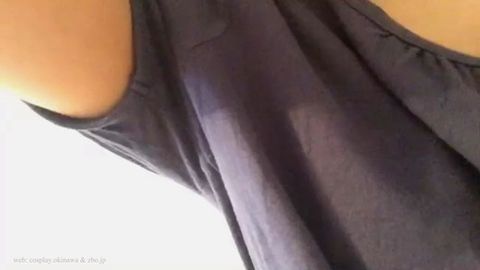 【自撮り素人】 胸チラ　：**OLさんの胸・腋フェチ②
