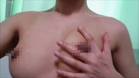【自撮りカメラde投稿動画】大きめ乳首の魅*（胸・腋フェチ）＠素人オリジナル個人撮影