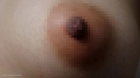 【自撮りカメラde投稿動画】 ちょいぽちゃ人妻の胸・腋フェチ（生おっぱい・乳首アップ）[フルHD]