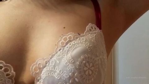 【女神の自撮りカメラde投稿動画】 清楚な**OLの下着（ブラジャー）と腋アップ