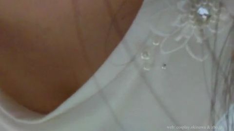 【自撮りカメラde投稿動画】 三十路、やせ形、色白女性の胸チラ・腋チラの魅*