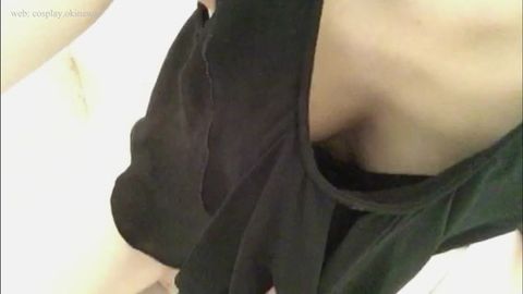 【自撮りカメラde投稿動画】 スタイル抜群な女性の胸チラ・腋チラの魅*