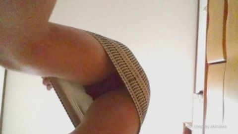 【自撮りカメラde投稿動画】**女性のエロいパンチラ