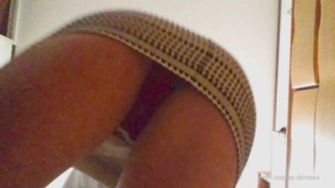 【自撮りカメラde投稿動画】**女性のエロいパンチラ