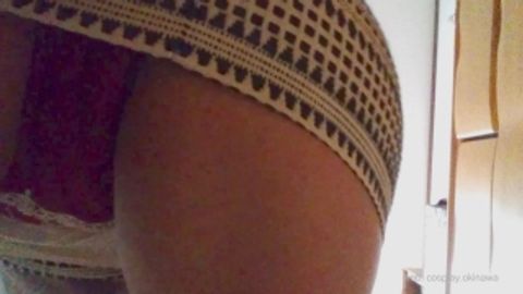 【自撮りカメラde投稿動画】**女性のエロいパンチラ