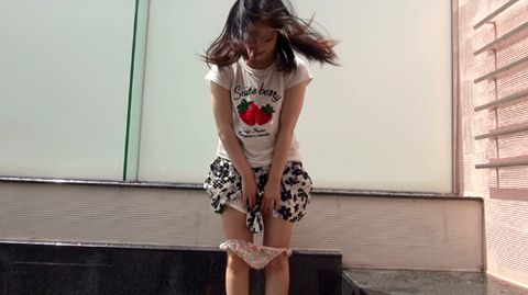★顔出し 個撮★さおりちゃんが今はいてる使用感たっぷりの生パンティー★クロッチ汚れ観察★買取り★高画質フルHD