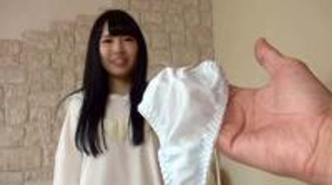 ★個人撮影※本編顔出し・パンティーモザイク無し★りこちゃんが今はいてる食い込みTバック生パンティー★クロッチ汚れ観察★買取り★高画質フルHD