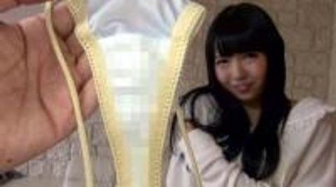 ★個人撮影※本編顔出し・パンティーモザイク無し★りこちゃんが今はいてる食い込みTバック生パンティー★クロッチ汚れ観察★買取り★高画質フルHD