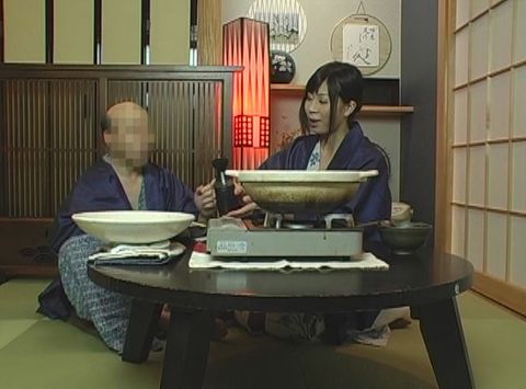 **が趣味の旦那がマッサージ師にお願いして妻を裸に…2