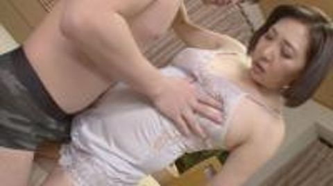 【ＨＤ】人妻220 三次京* 50歳③お尻にあたるデカチンでぐっしょり期待に濡れる！止まらぬ愛液と二度目の大潮吹きアクメ！**男のガチガチ生チンポをお口で味わう淫乱熟女！