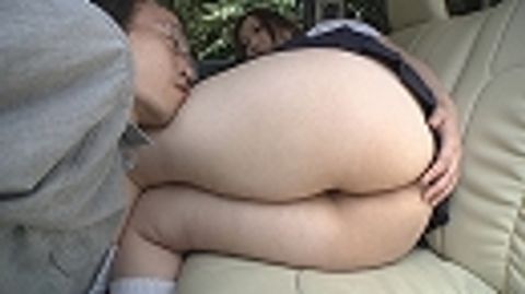 超ミニスカセーラー服のはみ出るでか尻でオヤジ狩り！