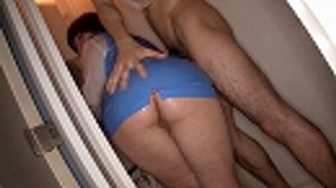 パツパツの太ももを見せつけ男性社員を誘惑する超ミニスカOL！
