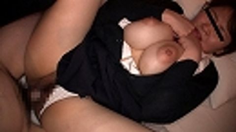 豚カワイイぽっちゃり**にザーメン膣中出し！