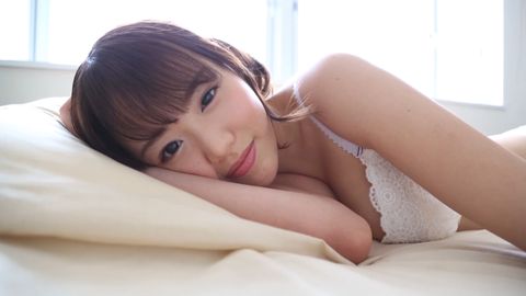 大人気女優浜崎真緒ちゃんのヌードグラビア決定版！