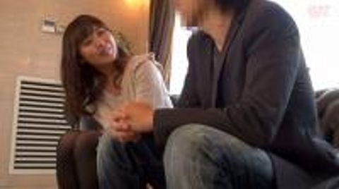 カップルの彼氏を誘惑して彼女の気持ちを踏みにじらせる！-02
