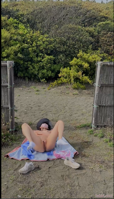 AVの声優みたいにオナニー動画にエロいセリフを言う女