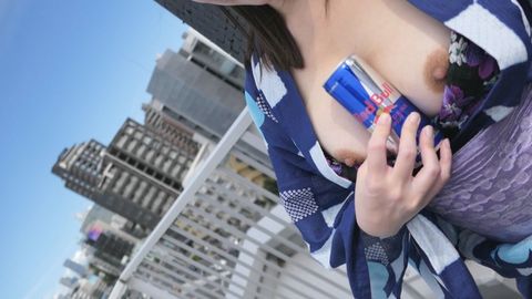 FHD動画 某レッ●ブルキャンペーンガールが浴衣姿でおっぱい見せてパンモロ大サービス