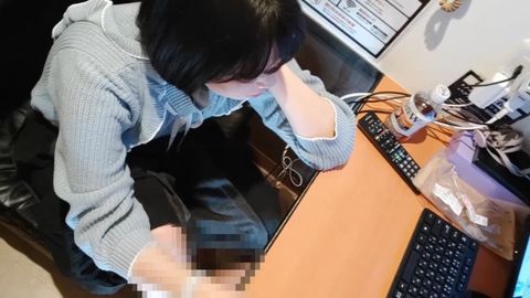 翼ちゃんのネカフェで足コキ、フィニッシュまで全部セット