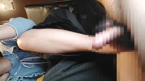 翼ちゃんのネカフェで足コキ、フィニッシュまで全部セット