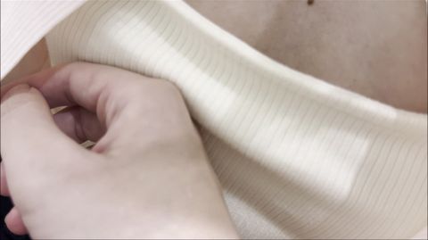 店員チラ☆再登場！またまたゆる〜い服から乳首を撮影され、おっぱい触られちゃう大人しい店員さん！