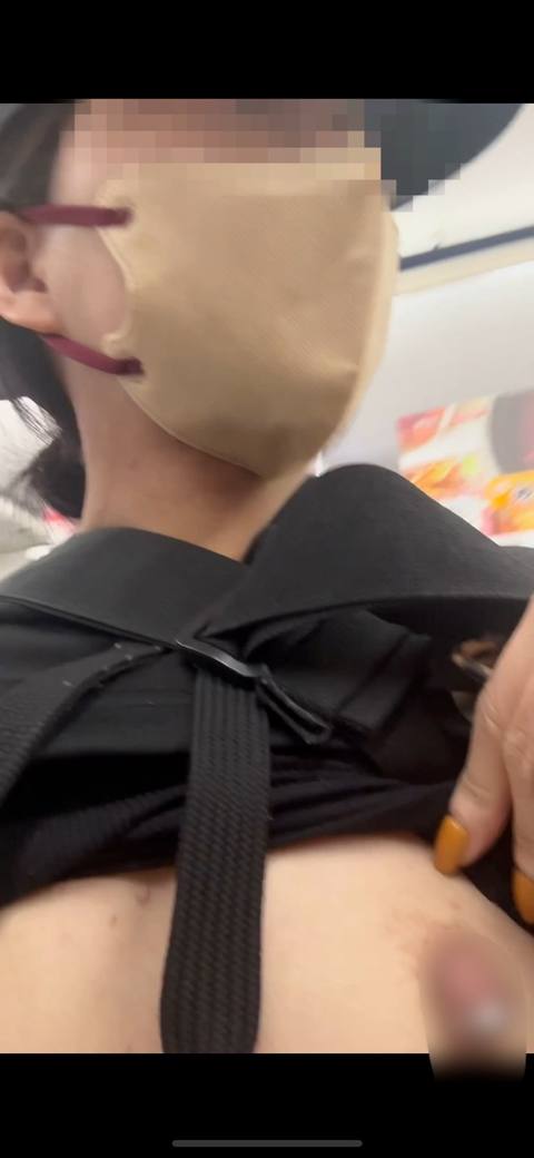 【露出狂人妻の店内徘徊】不倫　調教　露出　NTR  人妻　貧乳　パンツ　パンティ　ニップルピアス