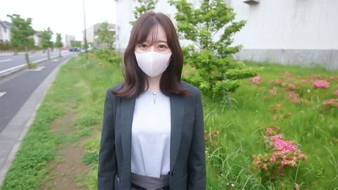 偏差値６５の秀才名門大○４○生は、就職活動中にリクルートスーツでジジイに野外で中出し。中○、高○と生○会副会長の超真面目なこ。完全初撮影！！！彼氏とラブラブNTR野外露出で真っ裸中出し、中出し２回戦、