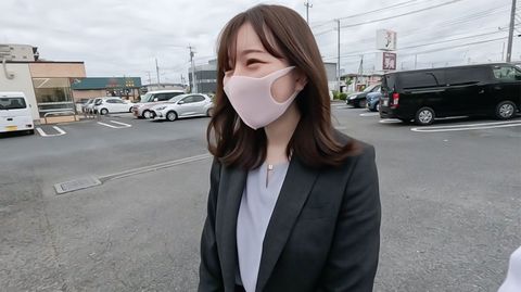 偏差値６５の秀才名門大○４○生は、就職活動中にリクルートスーツでジジイに野外で中出し。中○、高○と生○会副会長の超真面目なこ。完全初撮影！！！彼氏とラブラブNTR野外露出で真っ裸中出し、中出し２回戦、