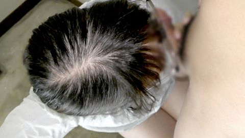【パチンコ屋ナンパ第二弾】眼鏡になんとも言えないファッションにしっかりとおばさん体型は脱いだら巨乳でパイパンだったので非常階段でフェラ抜き口内射精でお掃除フェラまできっちりしてもらって★レビュー特典有